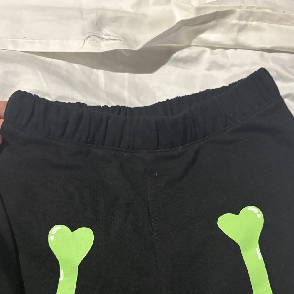 H & m 7/8 Glow-in-the-Dark Skeleton
Sweatshirt Set for Kids new with tags nwt - Picture 3 of 15